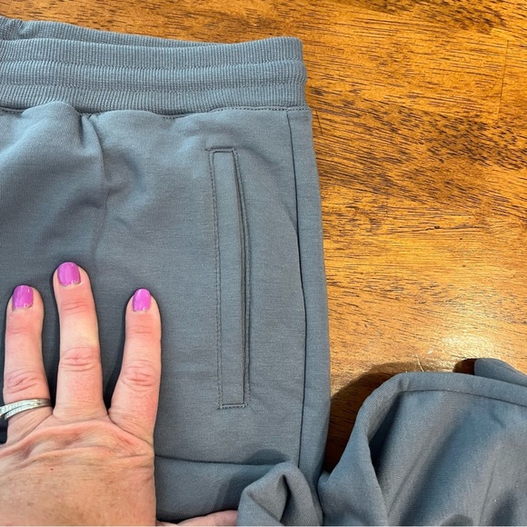 NWT barefoot dreams Gray Blue Luxe Lounge Jogger Pants size large - Picture 8 of 9
